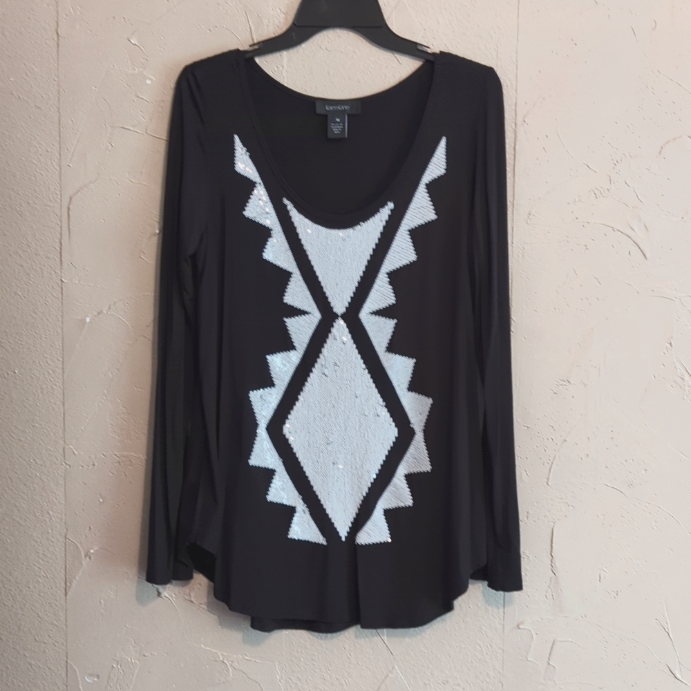Elegant T- shirt with long sleeves. Size M. Karen Kane.